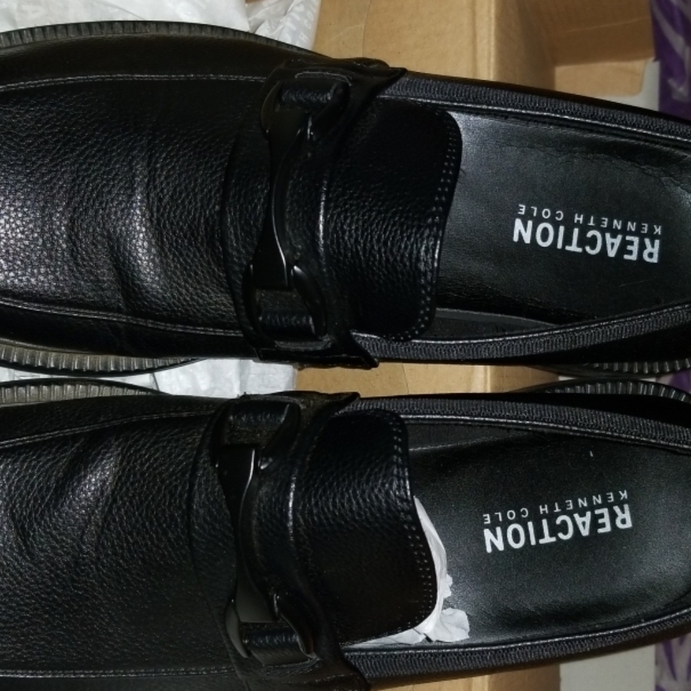 Size 10 Mens dress shoes black Kenneth Cole brand.